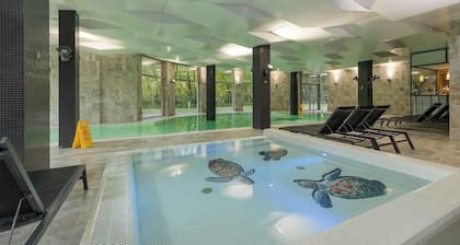 Elegant Studio | Air Conditioning, Pool, Close to the Beach