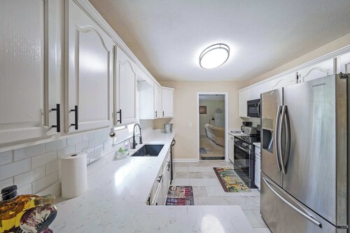 Kennesaw Komfort, Home for 8