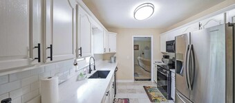 Kennesaw Komfort, Home for 8