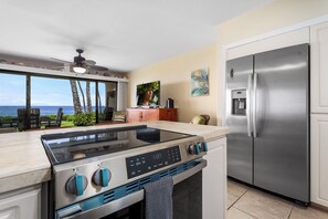 Condo, Multiple Beds, Lanai, Ocean View (Kona Isle E4) | Private kitchen - Ocean Front No Stairs Upgraded Concierge Included (Kailua-Kona)