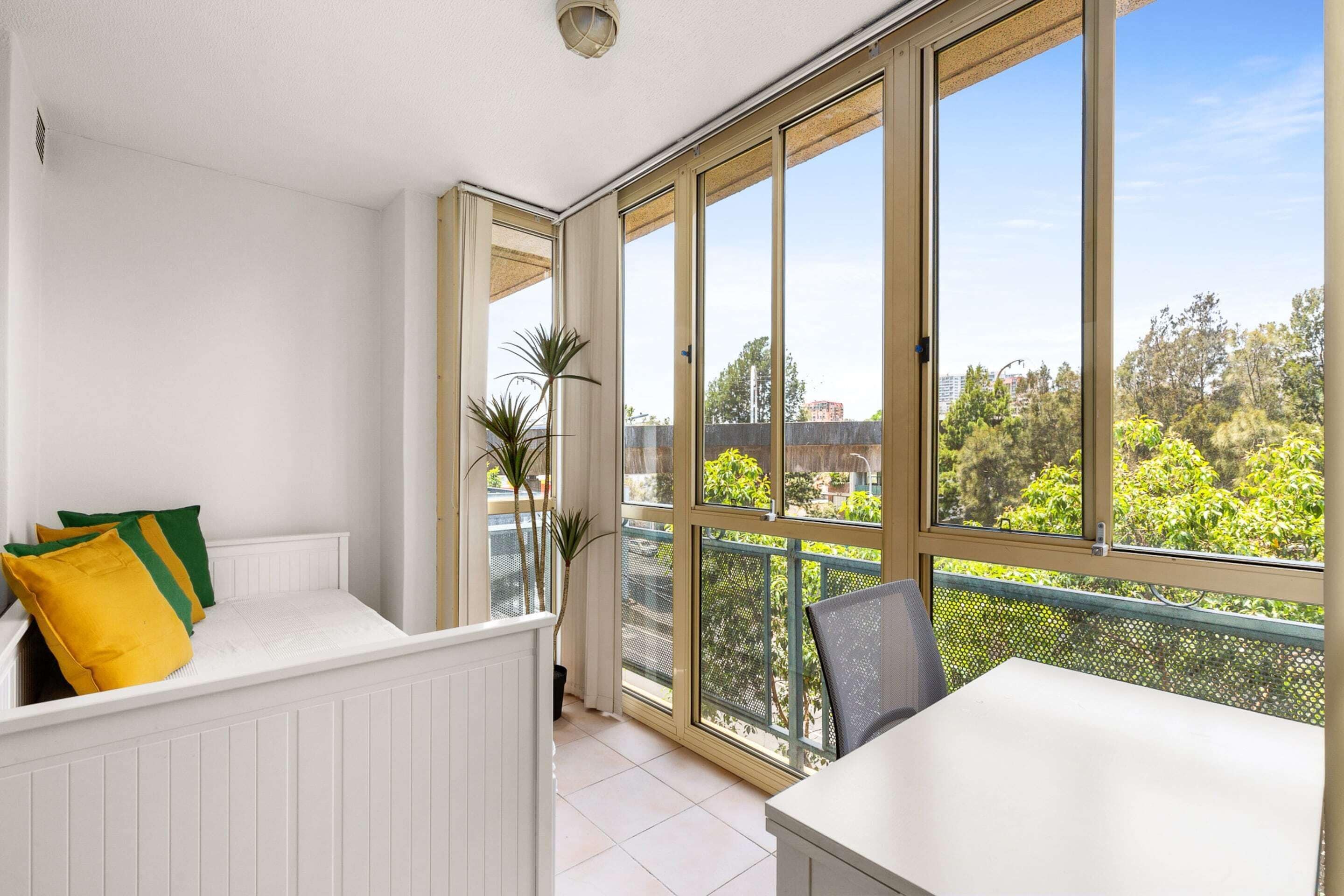 Leilighet | 1 soverom, skrivebord for bærbar PC og strykejern/-brett