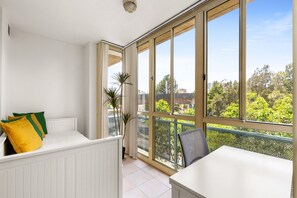 Apartment - Green Views & Great Location: Inner-city 1-bed (Sydney)