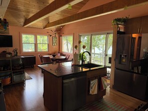 Interior - Mid-century marvelous 2-bedroom bungalow with lake views in Southwick (Southwick)