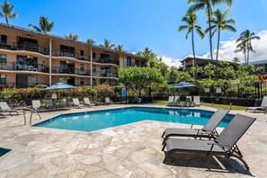 Pool - Great Location AC & Wifi Concierge Included! (Kailua-Kona)