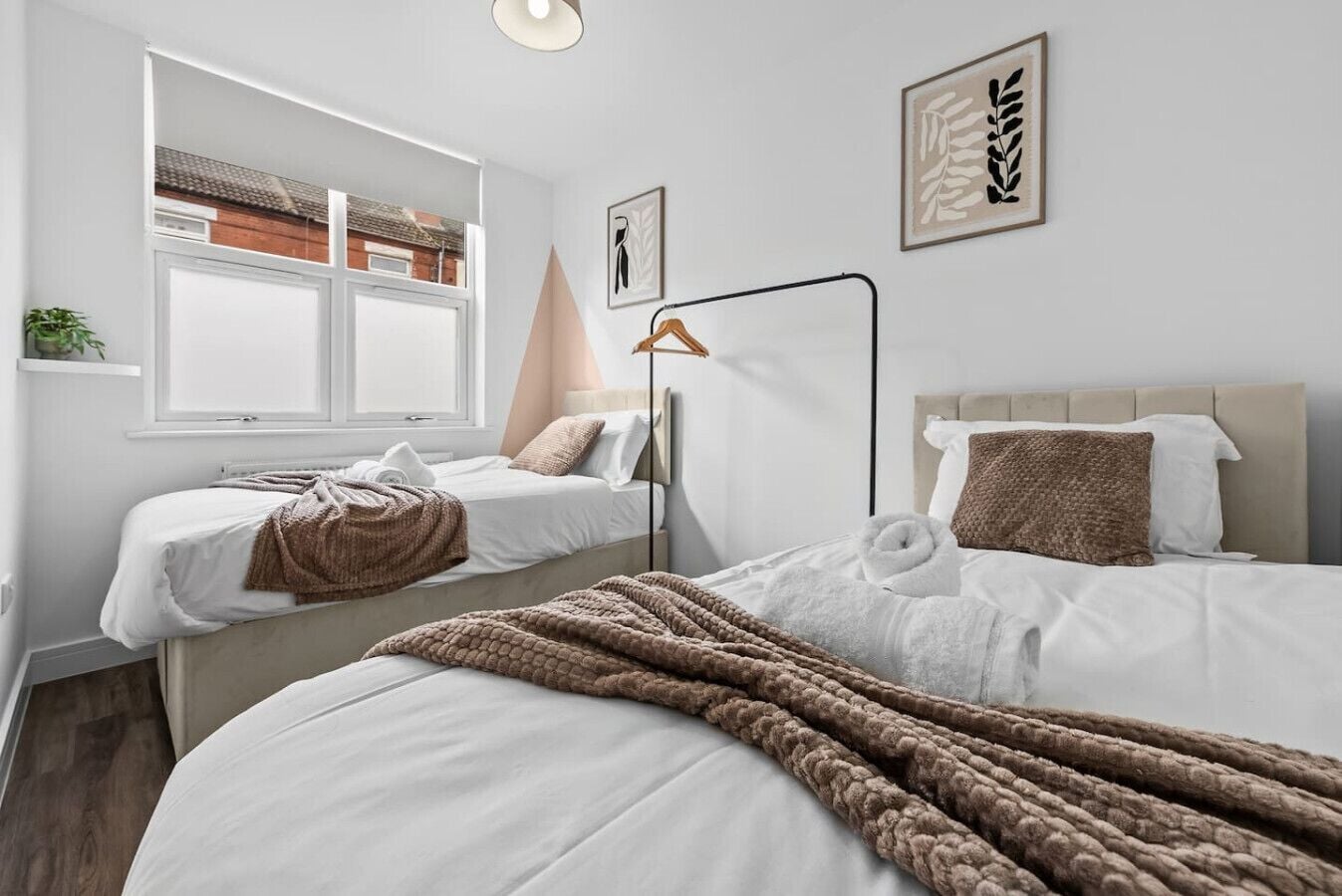 3 عدّة غرف نوم ومكتب وواي فاي وملاءات أسرّة