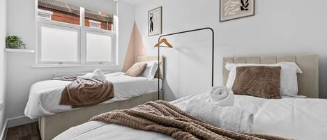 3 chambres, bureau, Wi-Fi, draps fournis