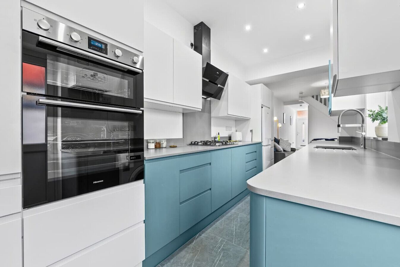 ثلاجة، فرن، محمصة خبز، مستلزمات طهي/أطباق/أوعية