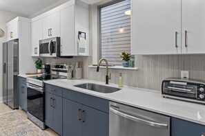 Mikroaaltouuni, uuni, liesi, astianpesukone