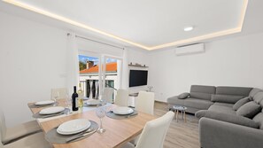 Dining - Holiday home Feniks by Villas Guide (Polaca)