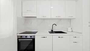 Fridge, microwave, oven, dishwasher - Holiday home Feniks by Villas Guide (Polaca)