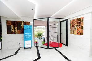 ฝ่ายต้อนรับ