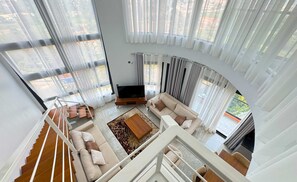 เพนท์เฮาส์, ระเบียง, วิวภูเขา | ห้องเก็บเสียง, เตารีด/โต๊ะรีดผ้า, Wi-Fi ฟรี