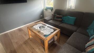 Fernseher, DVD-Player, Stereoanlage