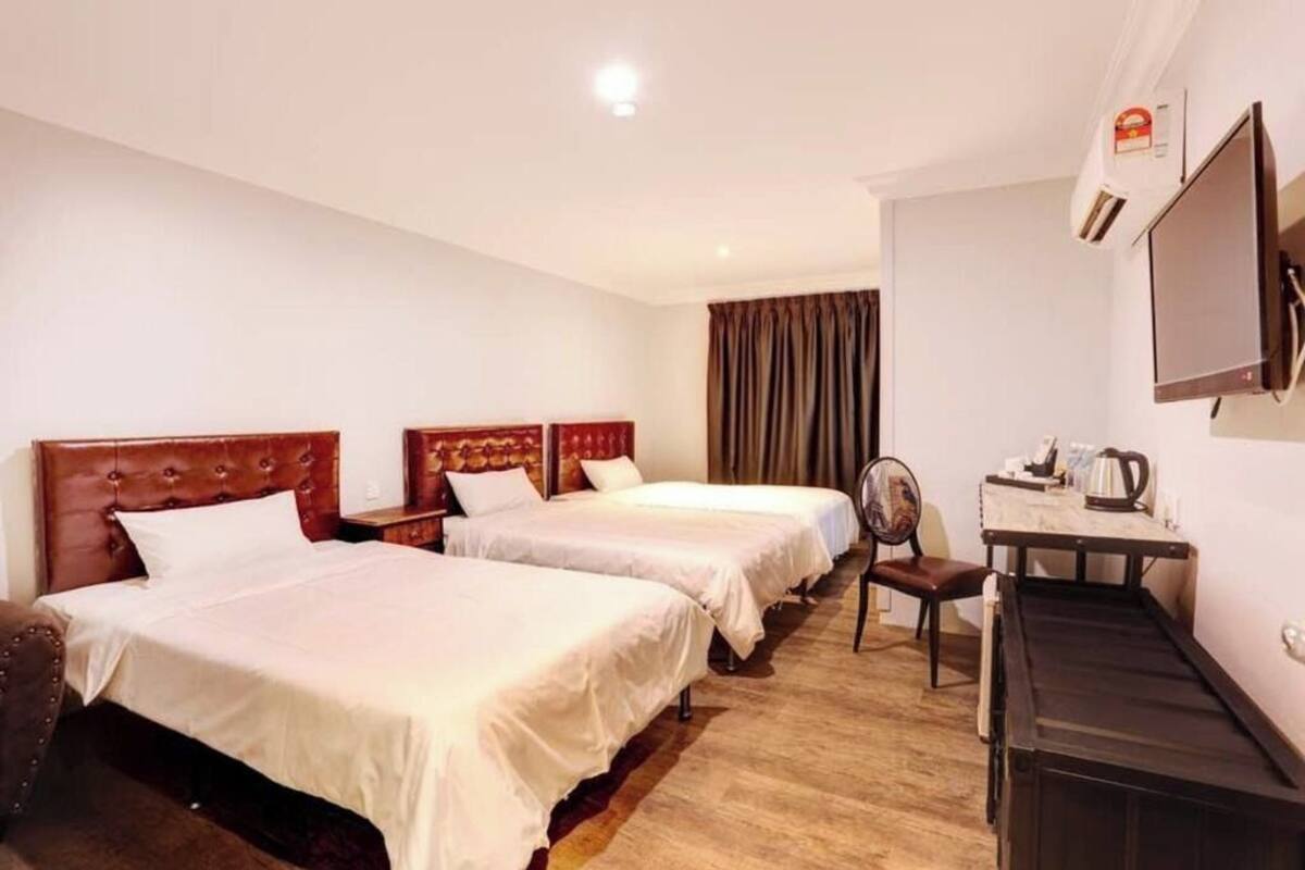 Triple Room | In-room safe, iron/ironing board, free WiFi, wheelchair access