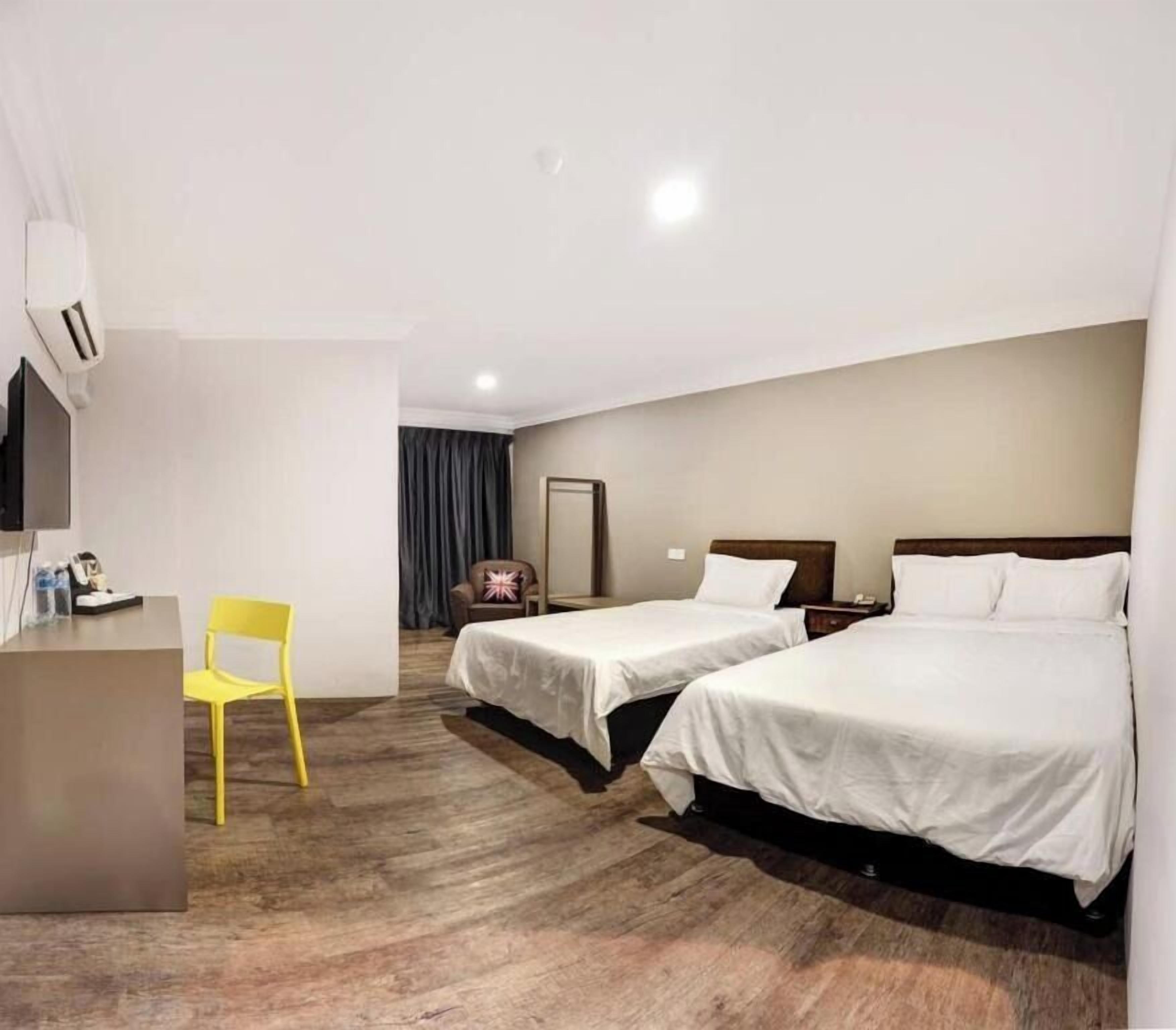 Triple Room | In-room safe, iron/ironing board, free WiFi, wheelchair access