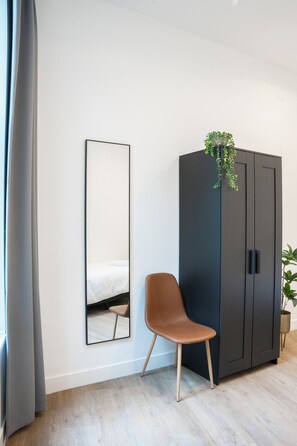 1 chambre, fer et planche à repasser, accès au Wi-Fi (inclus)