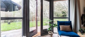 Family-friendly 3BR cottage at Groene Heuvels with full kitchen.