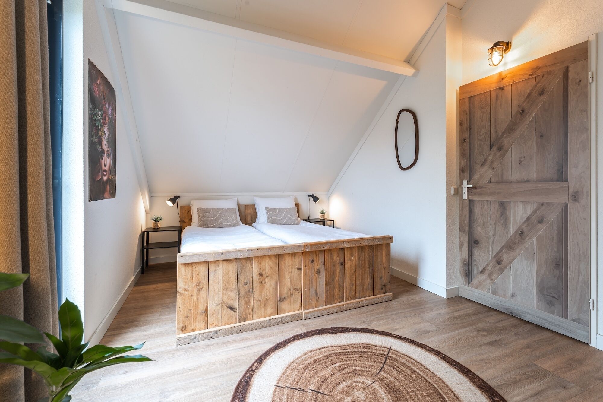 3 quartos, berço de viagem, Wi-Fi de cortesia, roupa de cama