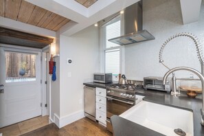 Fridge, microwave, oven, stovetop - Hummingbird House | Charming Downtown Home with/ Loft & Fireplace (Telluride)