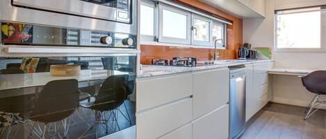 Apartment | Private kitchen | Fridge, microwave, oven, stovetop