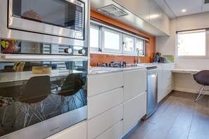 Apartment | Private kitchen - Cosy 1-bedroom Apartment Close to the City (Sydney)