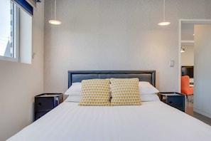 Apartemen | 1 kamar tidur, setrika/meja setrika, dan seprai linen