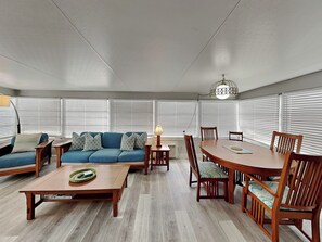 Dining - Flip Flop Oasis | Beach Bungalow w/Modern Comforts (Ormond Beach)