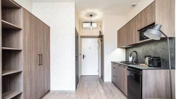 Classic Studio | Private kitchenette | Coffee/tea maker, electric kettle