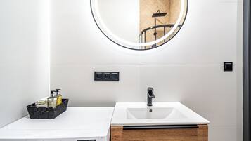 Classic Studio | Hypo-allergenic bedding, iron/ironing board, free WiFi