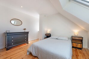 5 chambres, fer et planche à repasser, Wi-Fi, draps fournis