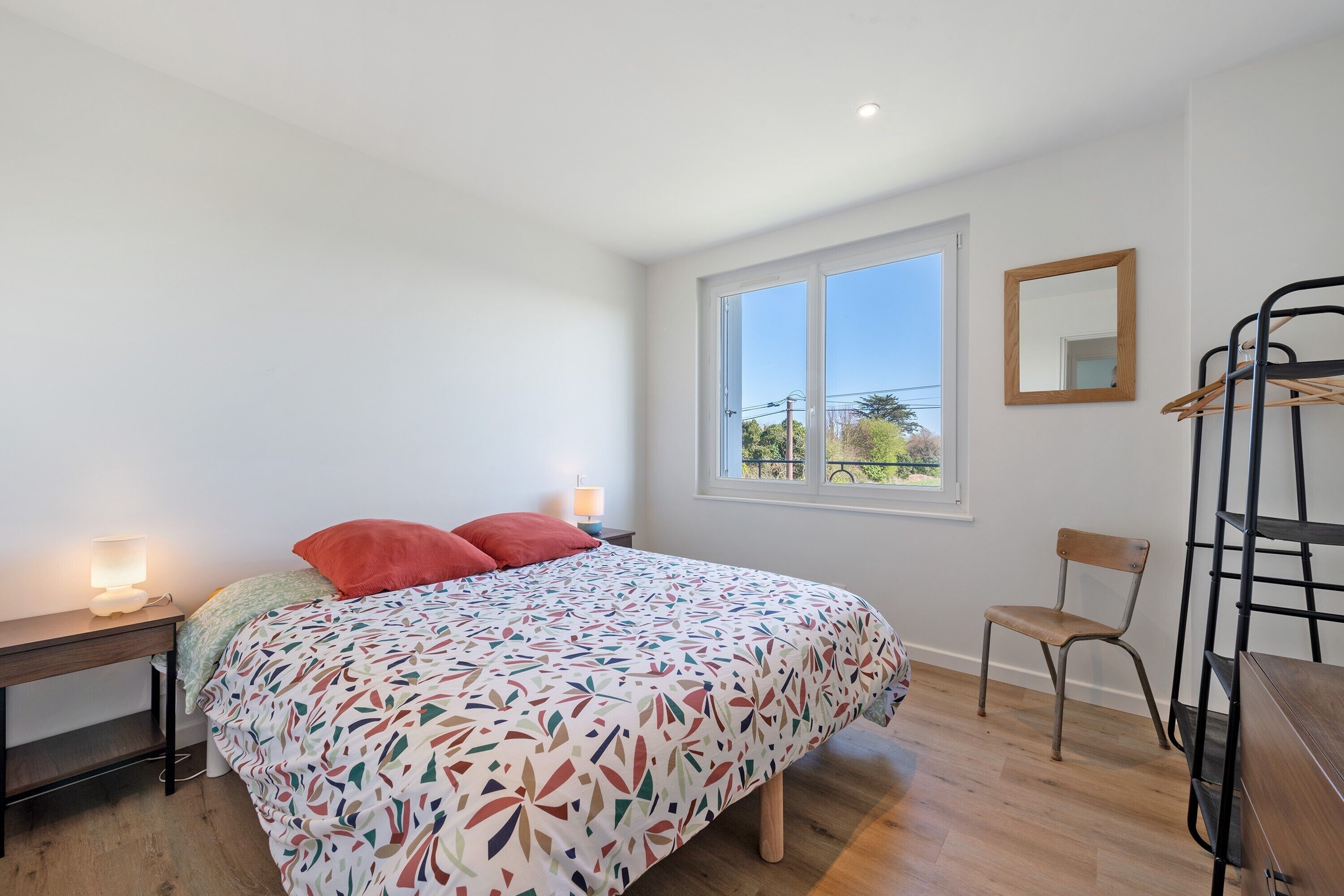 5 slaapkamers, een strijkplank/strijkijzer, wifi, beddengoed