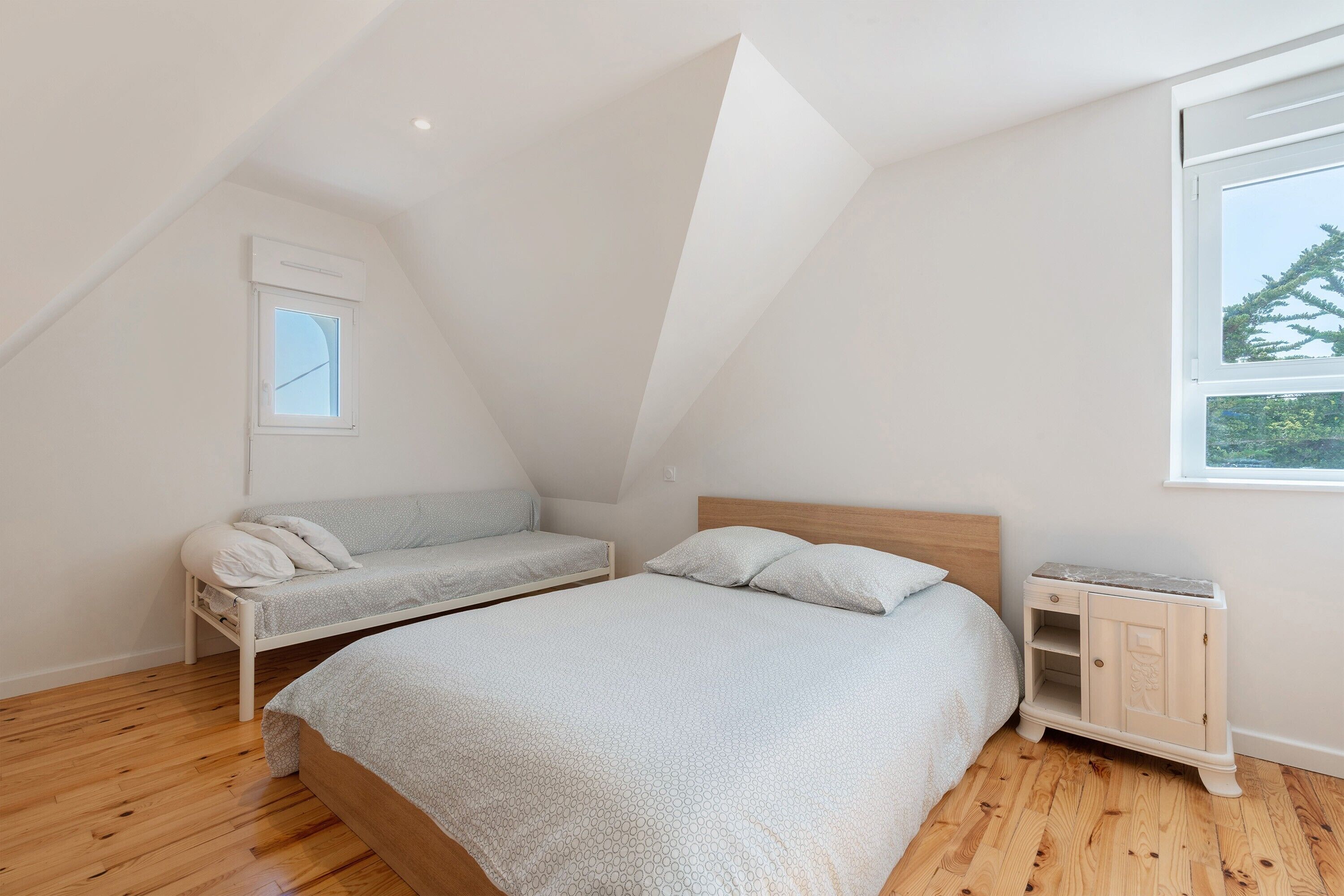 5 chambres, fer et planche à repasser, Wi-Fi, draps fournis