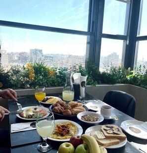 Gratis morgenmadsbuffet hver dag