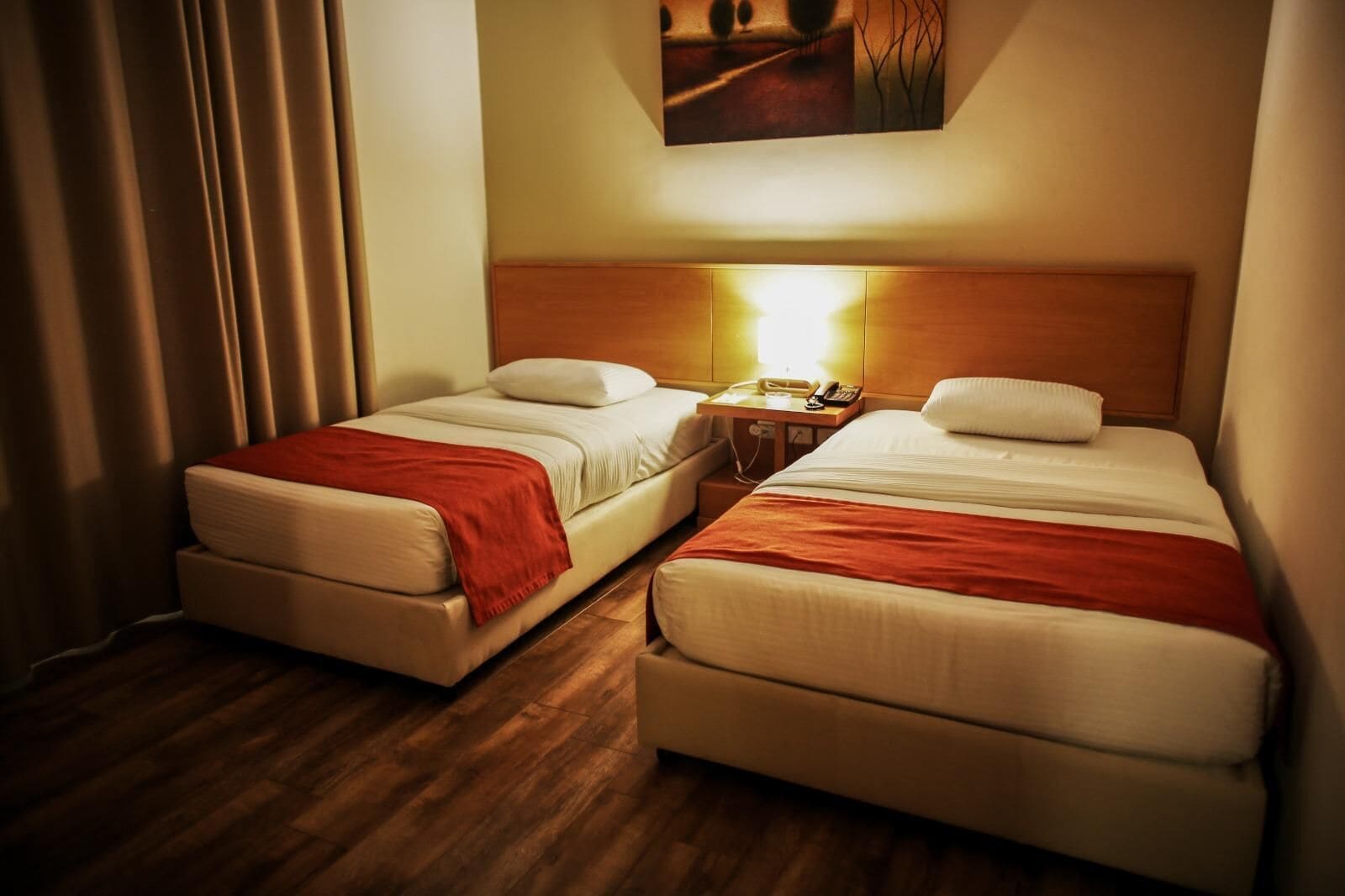 Svit Deluxe - utsikt mot staden | Värdeförvaringsskåp på rummet, strykjärn/strykbräda och gratis wi-fi