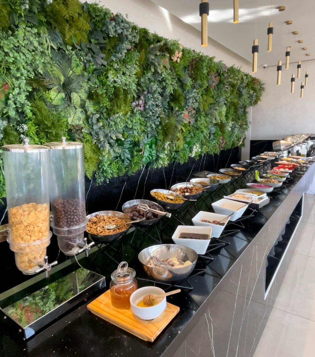 Buffet déjeuner gratuit tous les jours