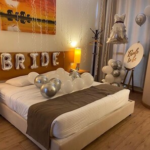 Habitación con 1 cama matrimonial o 2 individuales | Caja de seguridad en la habitación y tabla de planchar con plancha