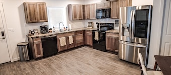 The Emerald Escape 2BR/2BA King Suite