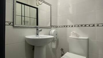 Kamar Double Ekonomi | Setrika/meja setrika dan Wi-Fi gratis