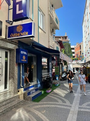 المنشأة من الخارج