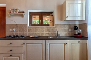 Fridge, stovetop, dishwasher, coffee/tea maker - Holiday Home 'Domo Clelia' with Private Terrace, Garden & Air Conditioning (Nulvi)