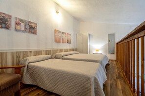 1 bedroom, iron/ironing board, WiFi, bed sheets - Holiday Home 'Domo Clelia' with Private Terrace, Garden & Air Conditioning (Nulvi)
