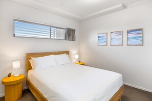 Apartment | 1 bedroom, iron/ironing board, bed sheets - Birtinya 1-bed With Canal Views and Pool (Sunshine Coast)