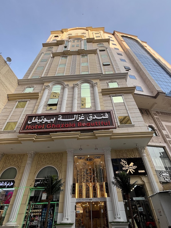 المنشأة من الخارج