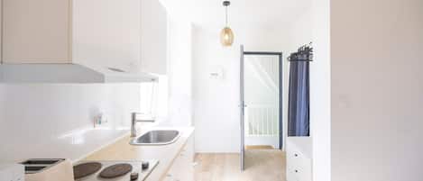 Fridge, microwave, stovetop, coffee/tea maker