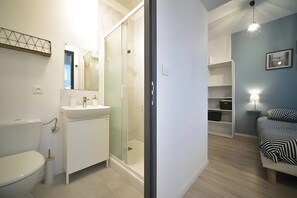 Dusch, hårtork och handdukar