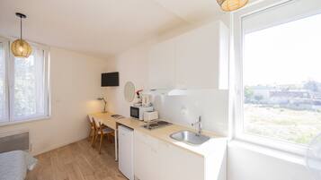 Fridge, microwave, stovetop, coffee/tea maker