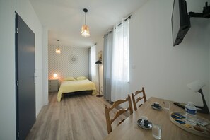 Iron/ironing board, WiFi, bed sheets - Studio Apartment 'Confortable' with Wi-Fi (Mulhouse)
