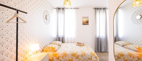 Iron/ironing board, WiFi, bed sheets