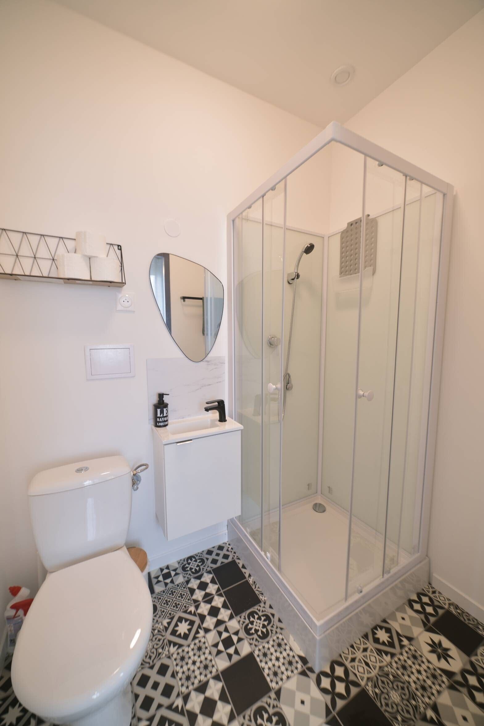 Shower, free toiletries, hair dryer, towels