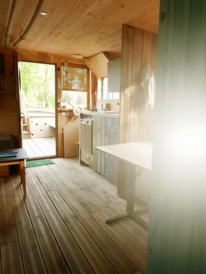 Interior - Houseboat Cabin by the Water's Edge (Brissac Loire Aubance)